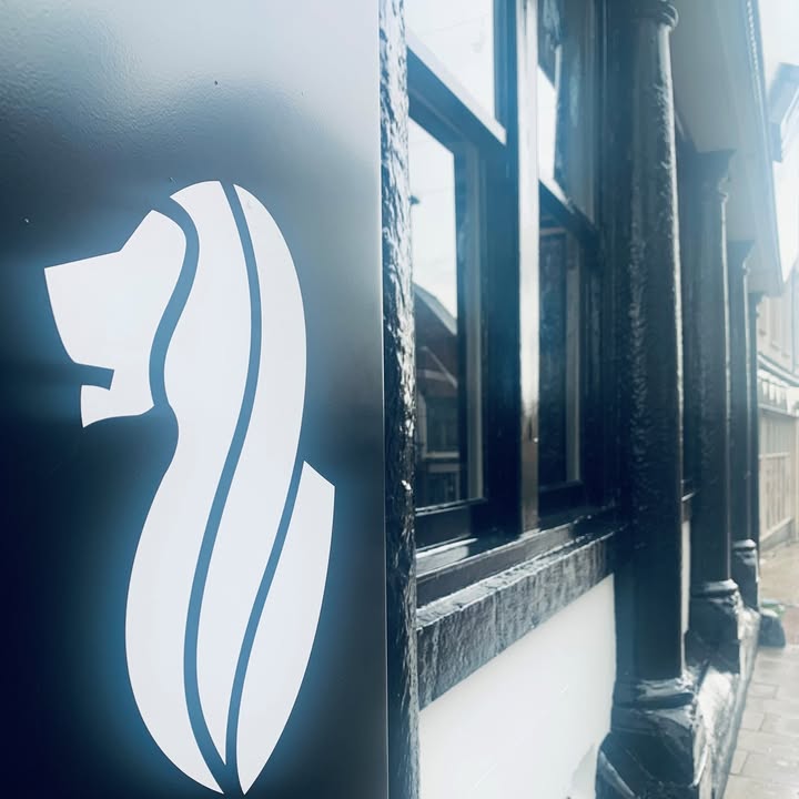 The Lion Hotel logo